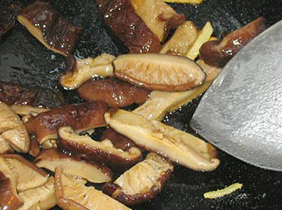 Cách nấu miến gà - xào nấm hương